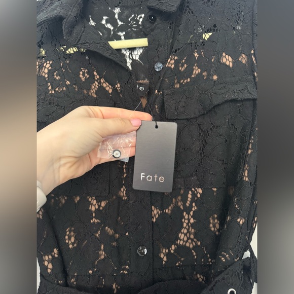 Joyful bond belted lace mini dress - VICI size small - Picture 8 of 9